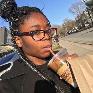 Meet your Posher, Fifi